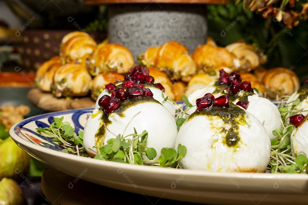 Alimentos saborosos em uma mesa de uma festa