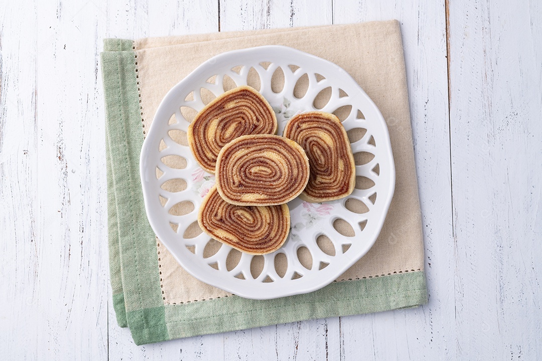 O produto na imagem é o Bolo de Rolo