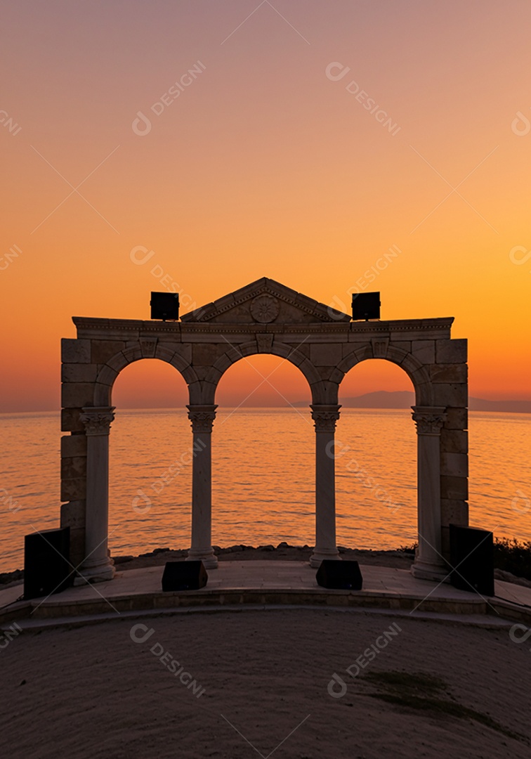 Cenário de Palco sob fundo de um lindo pôr do sol