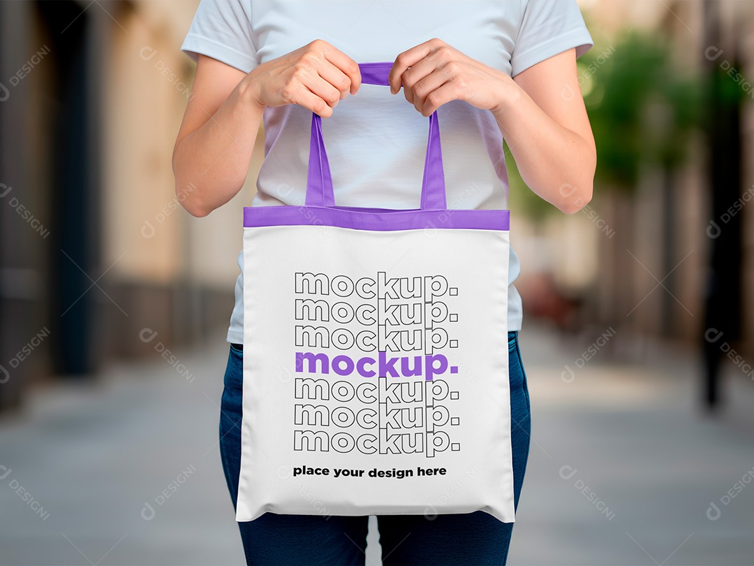Mockup Mulher Segurando Ecobag  PSD Editável