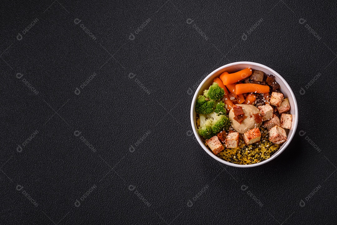 Imagem mostra um tigela de quinoa com vegetais, que se assemelha a uma salada de quinoa