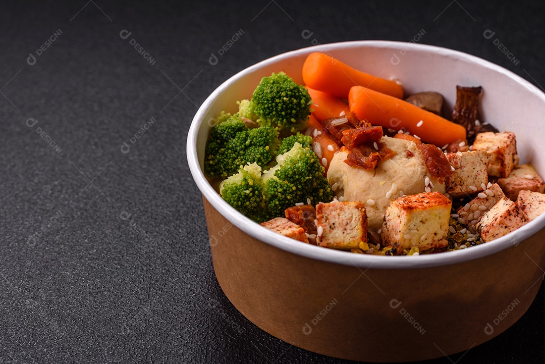 Imagem mostra um tigela de quinoa com vegetais, que se assemelha a uma salada de quinoa