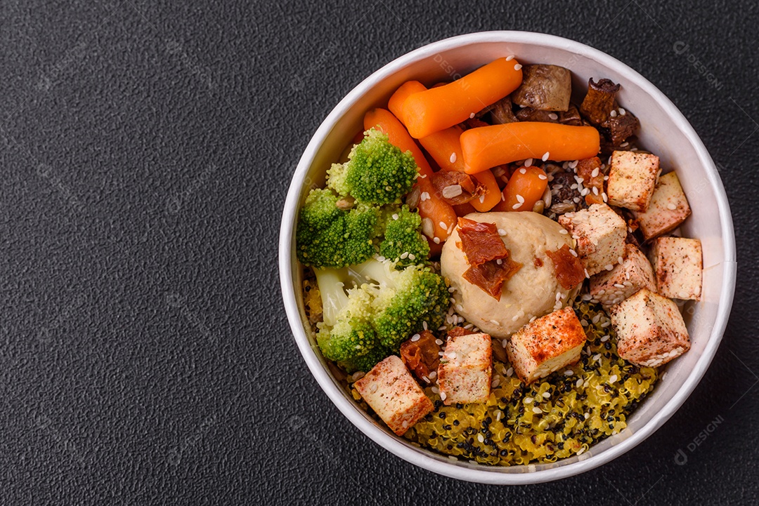 Imagem mostra um tigela de quinoa com vegetais, que se assemelha a uma salada de quinoa