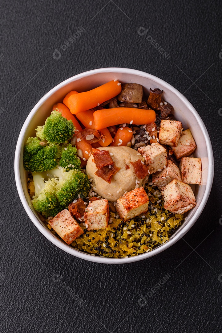 Imagem mostra um tigela de quinoa com vegetais, que se assemelha a uma salada de quinoa