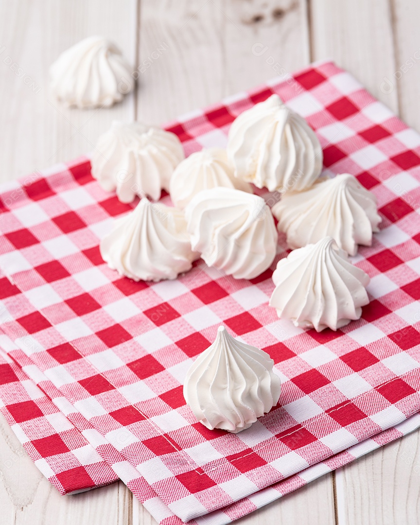 Imagem mostra suspiros, também conhecidos como merengues