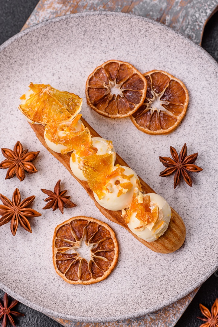 Imagem mostra um éclair ou um bolo alongado