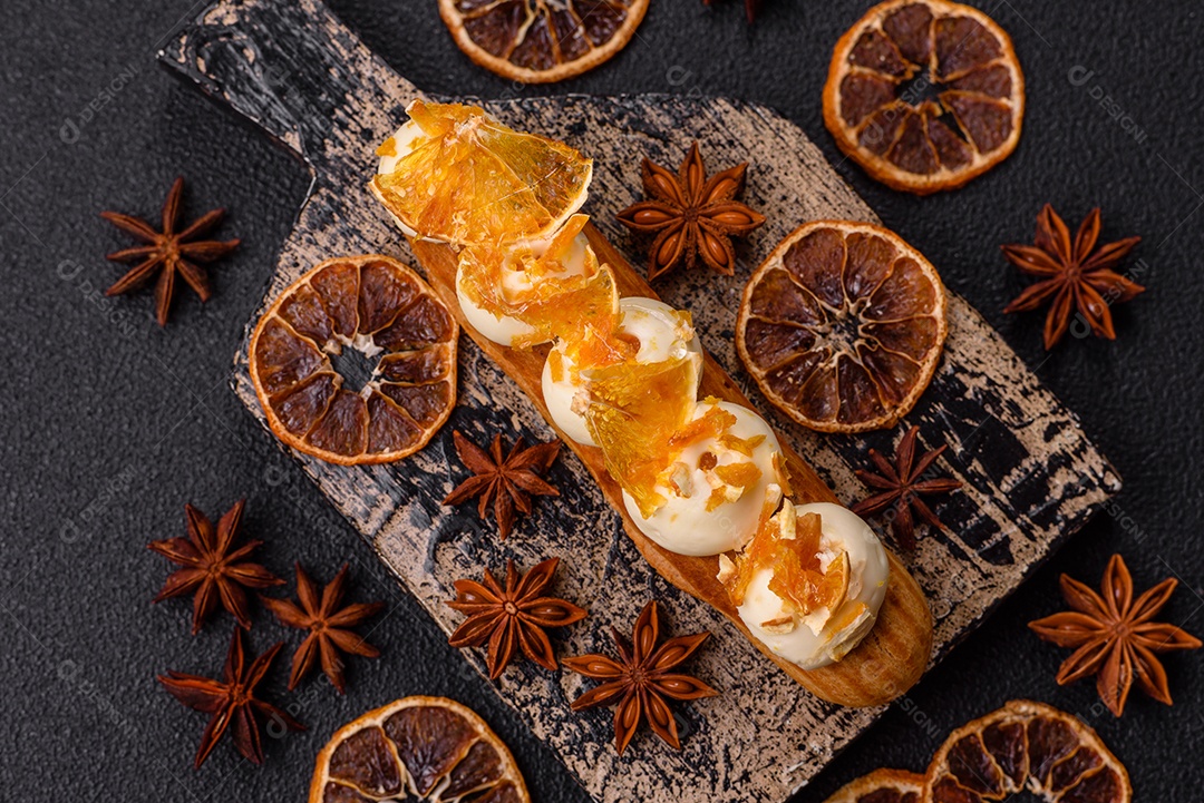 Imagem mostra um éclair ou um bolo alongado