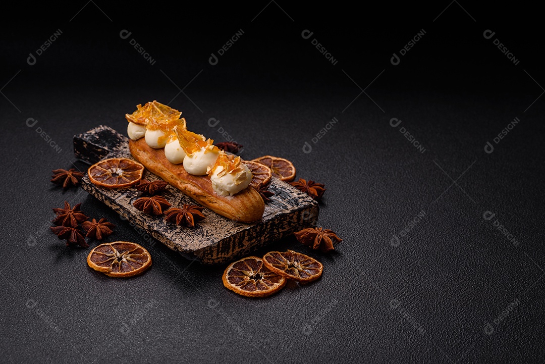 Imagem mostra um éclair ou um bolo alongado