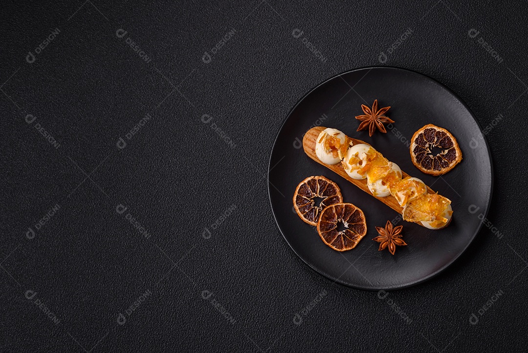 Imagem mostra um éclair ou um bolo alongado