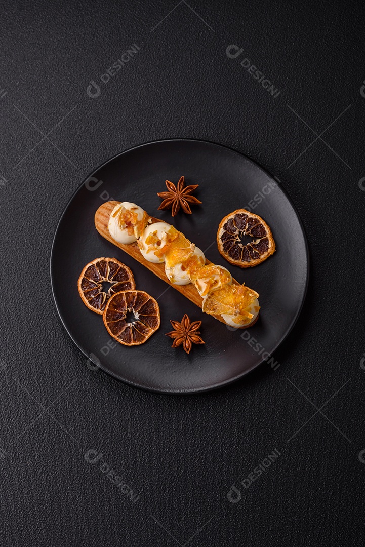 Imagem mostra um éclair ou um bolo alongado