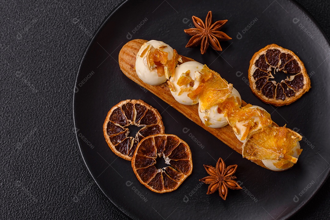 Imagem mostra um éclair ou um bolo alongado