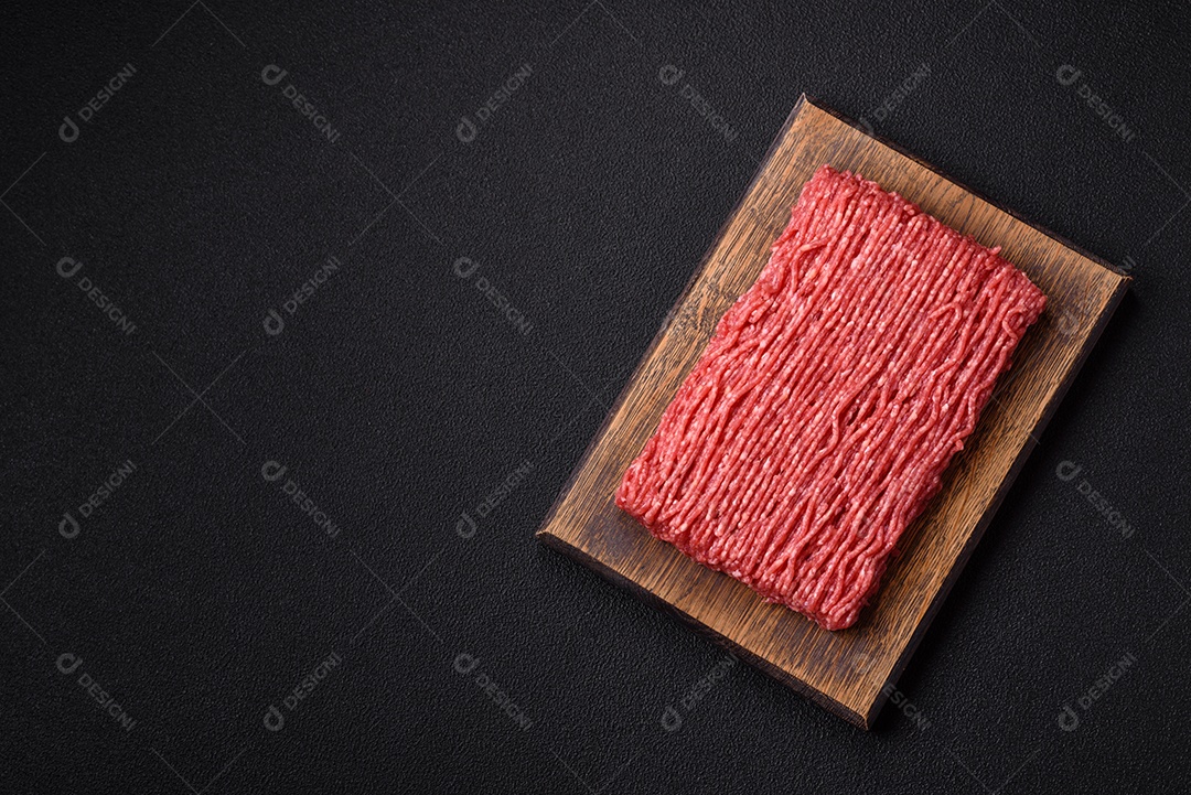 Imagem mostra carne moída crua