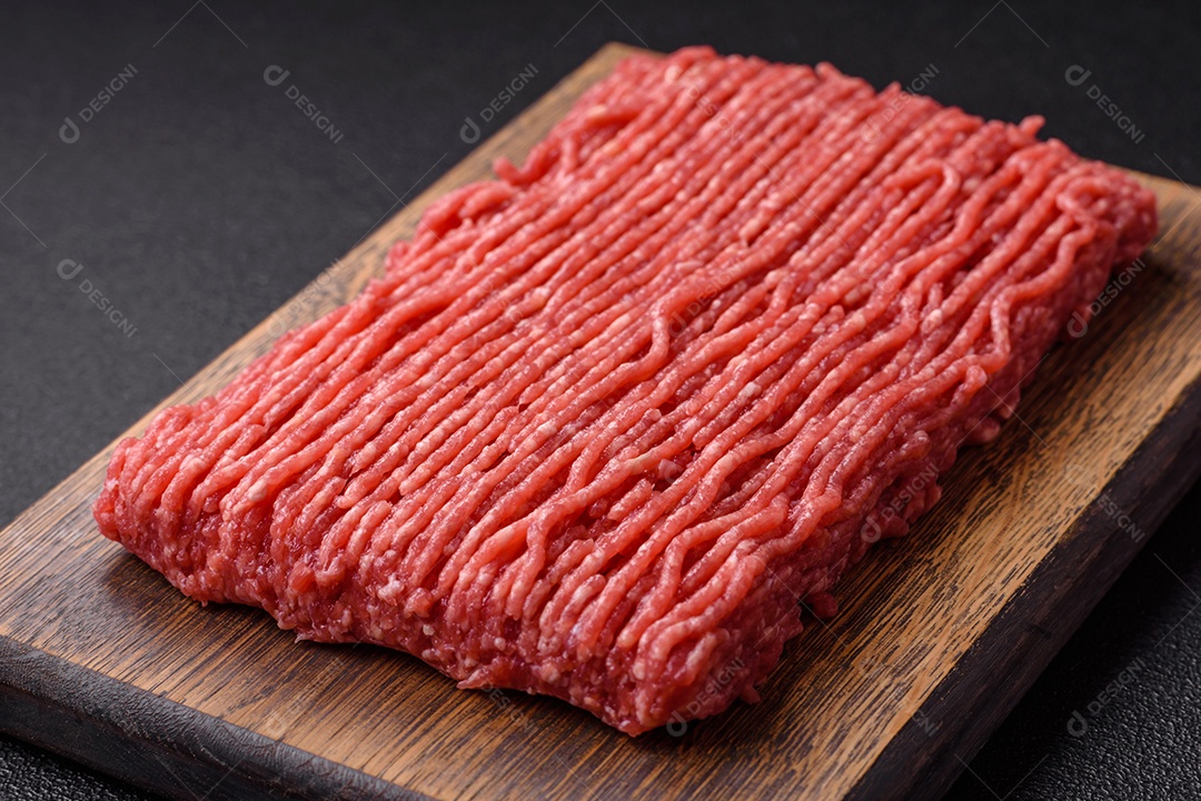 Imagem mostra carne moída crua