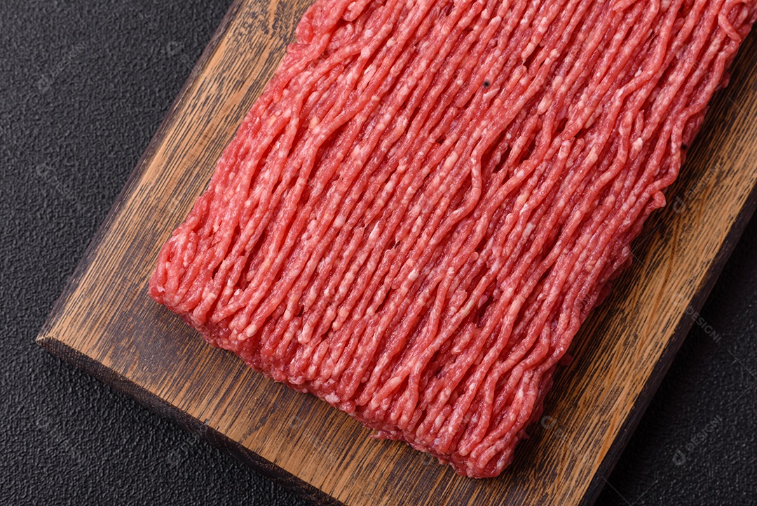 Imagem mostra carne moída crua