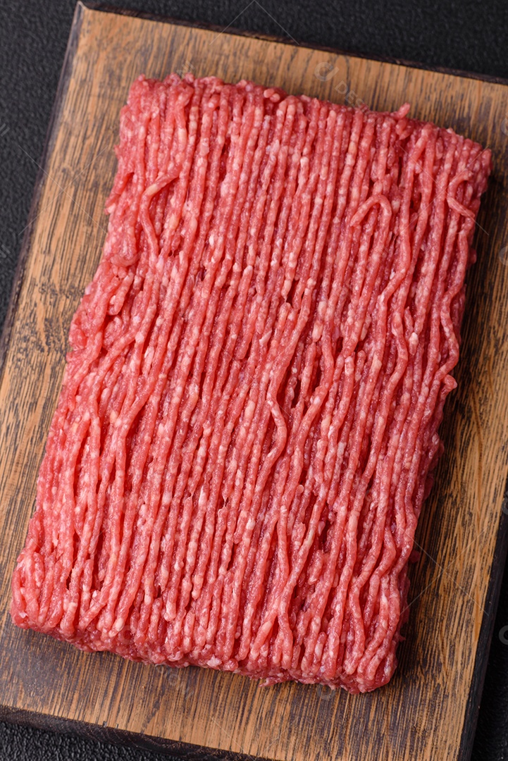 Imagem mostra carne moída crua