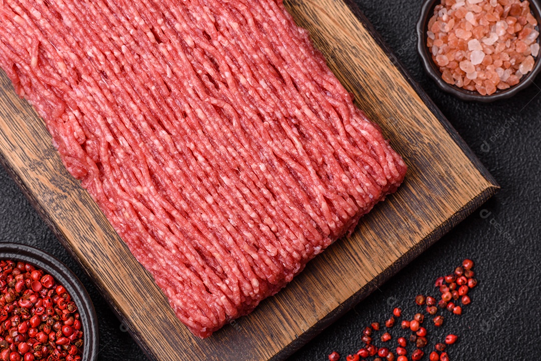 Imagem mostra carne moída crua