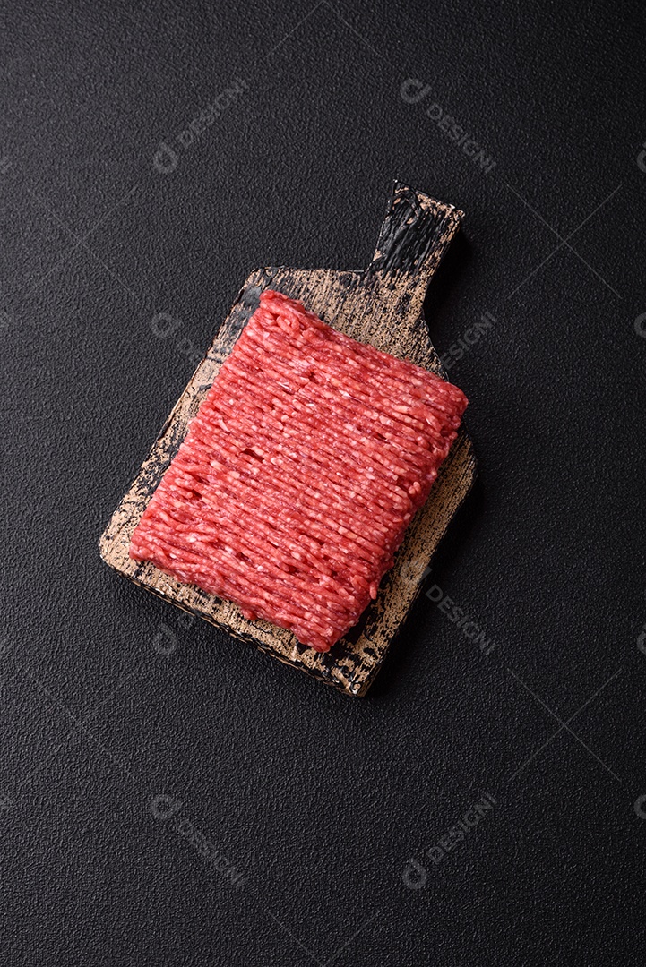 Imagem mostra carne moída crua