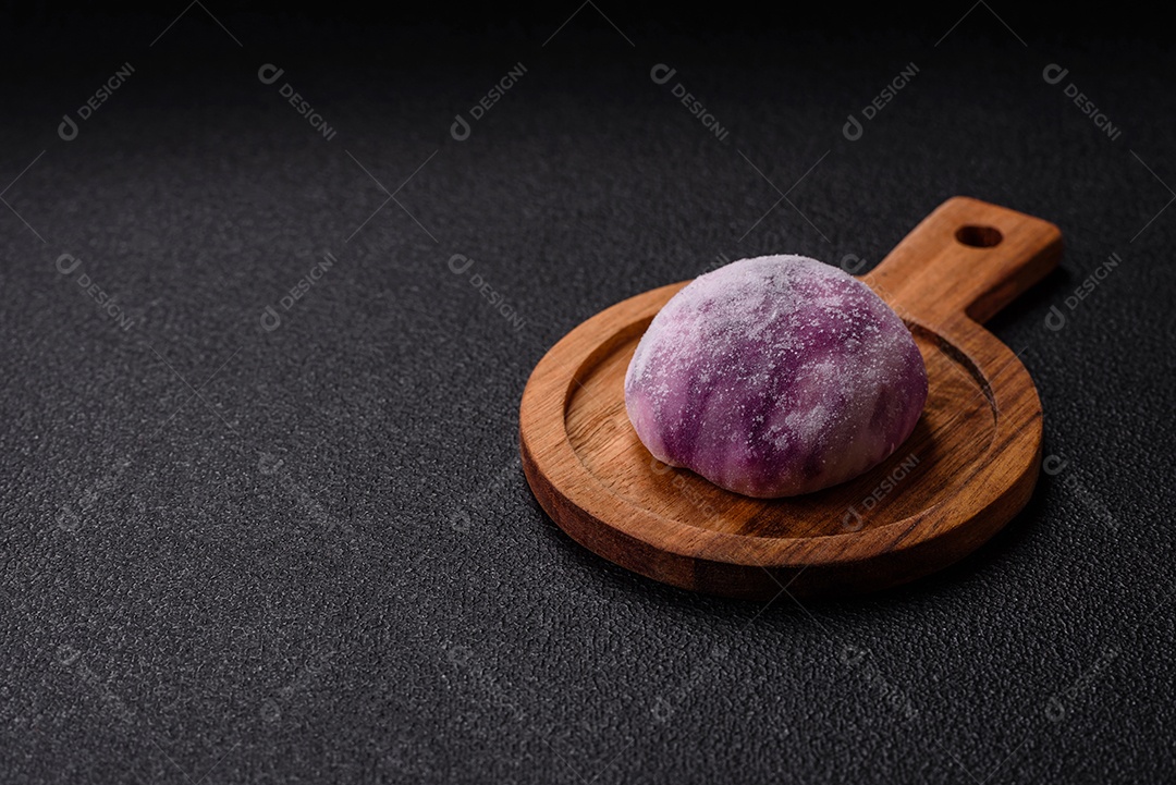 Imagem mostra um Mochi (ou Moti), um tradicional doce japonês feito de arroz glutinoso