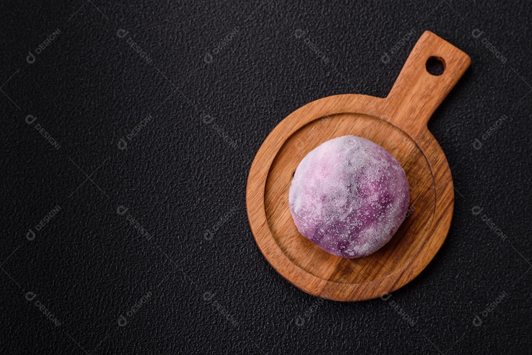 Imagem mostra um Mochi (ou Moti), um tradicional doce japonês feito de arroz glutinoso