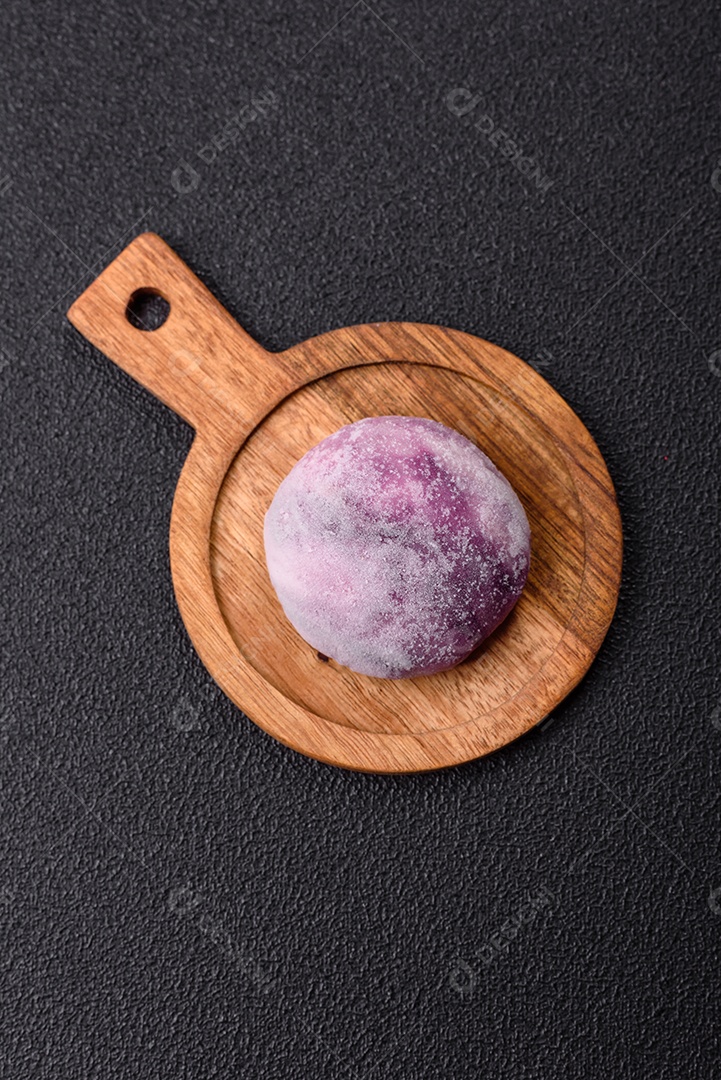 Imagem mostra um Mochi (ou Moti), um tradicional doce japonês feito de arroz glutinoso