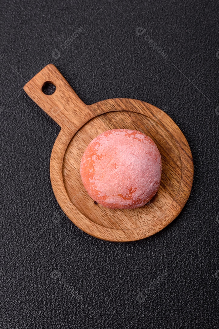 Imagem mostra um Mochi (ou Moti), um tradicional doce japonês feito de arroz glutinoso