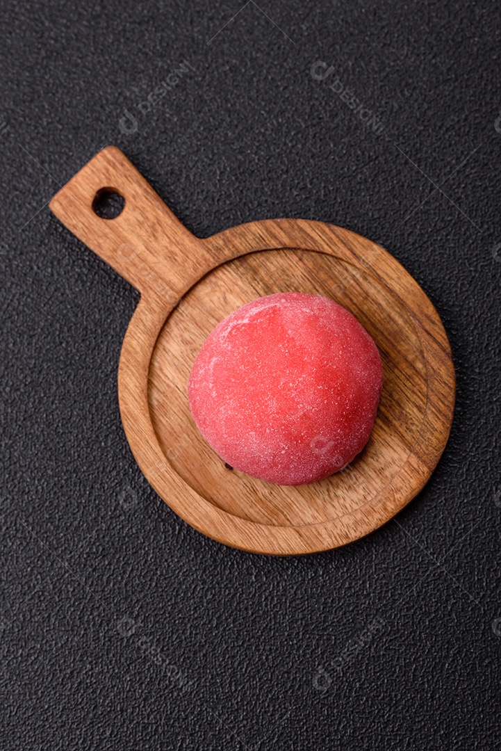 Imagem mostra um Mochi (ou Moti), um tradicional doce japonês feito de arroz glutinoso