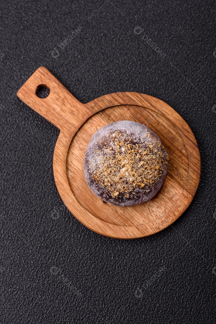 Imagem mostra um Mochi (ou Moti), um tradicional doce japonês feito de arroz glutinoso