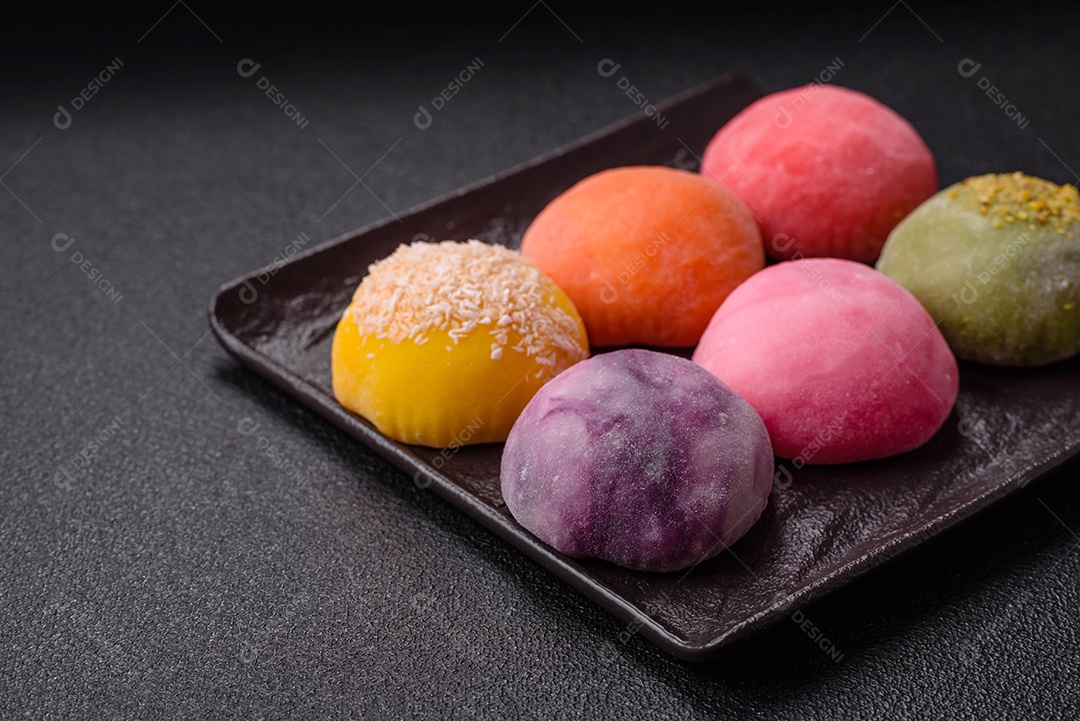 Imagem mostra dois bolinhos de arroz