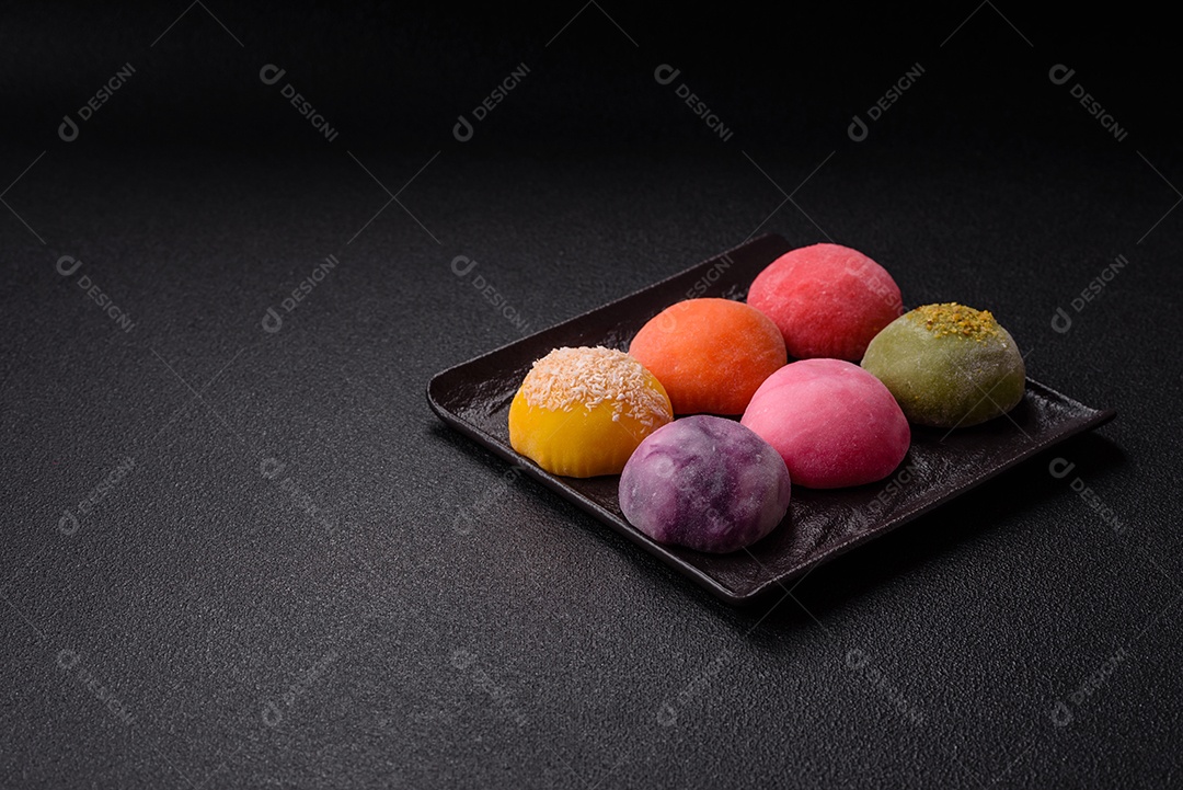 Imagem mostra dois bolinhos de arroz