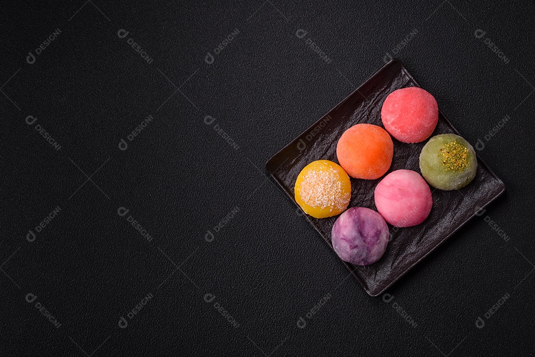 Imagem mostra dois bolinhos de arroz