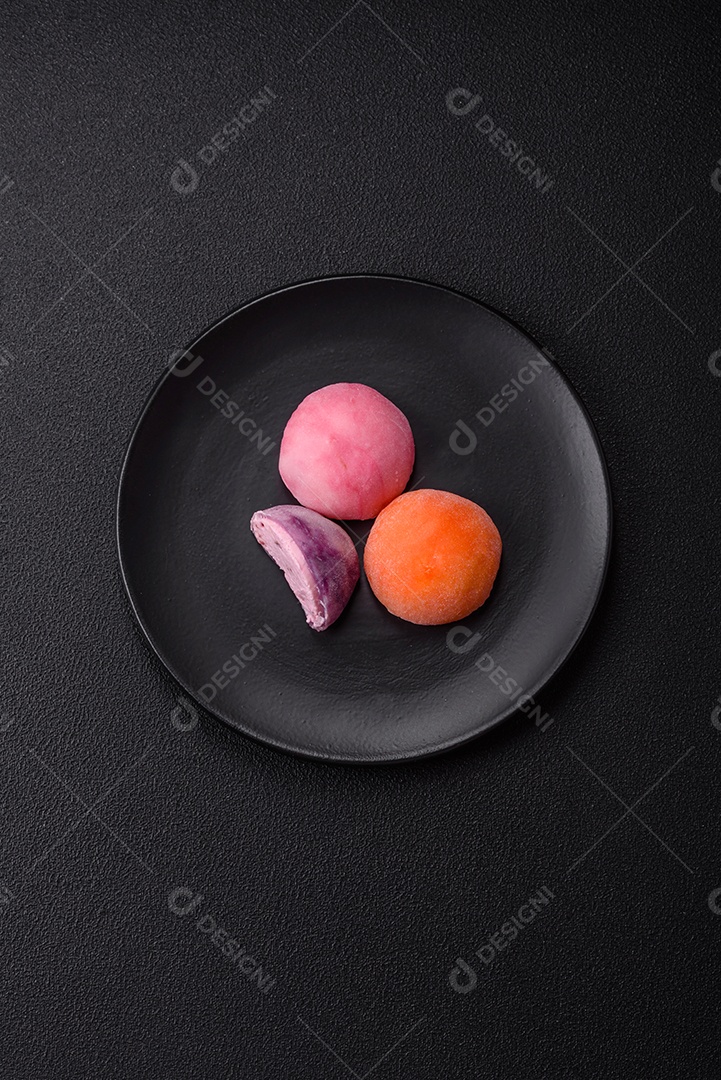 Imagem mostra dois bolinhos de arroz