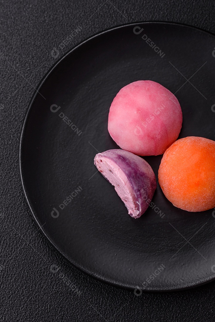 Imagem mostra dois bolinhos de arroz