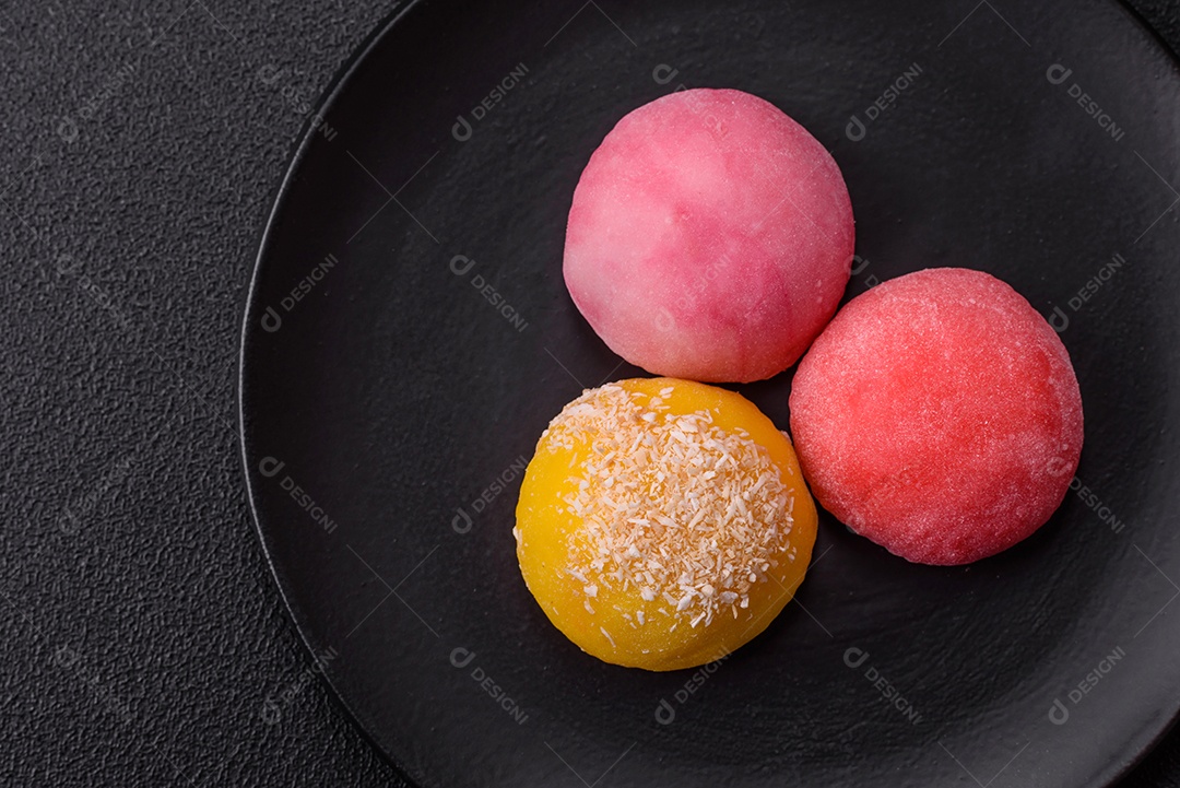 Imagem mostra dois bolinhos de arroz