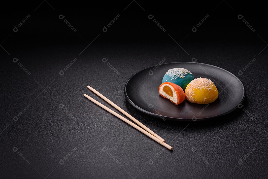 Imagem mostra dois bolinhos de arroz