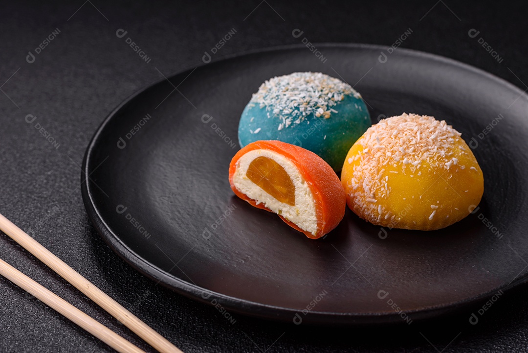 Imagem mostra dois bolinhos de arroz