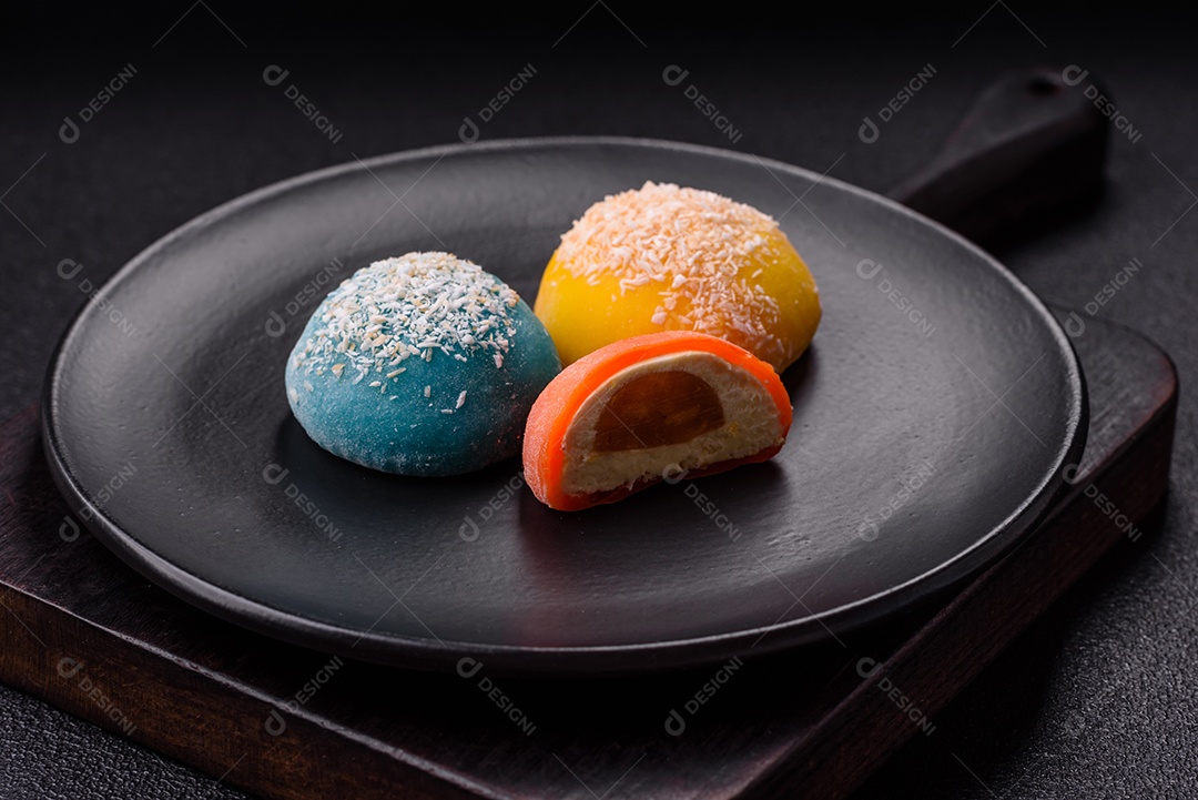 Imagem mostra dois bolinhos de arroz