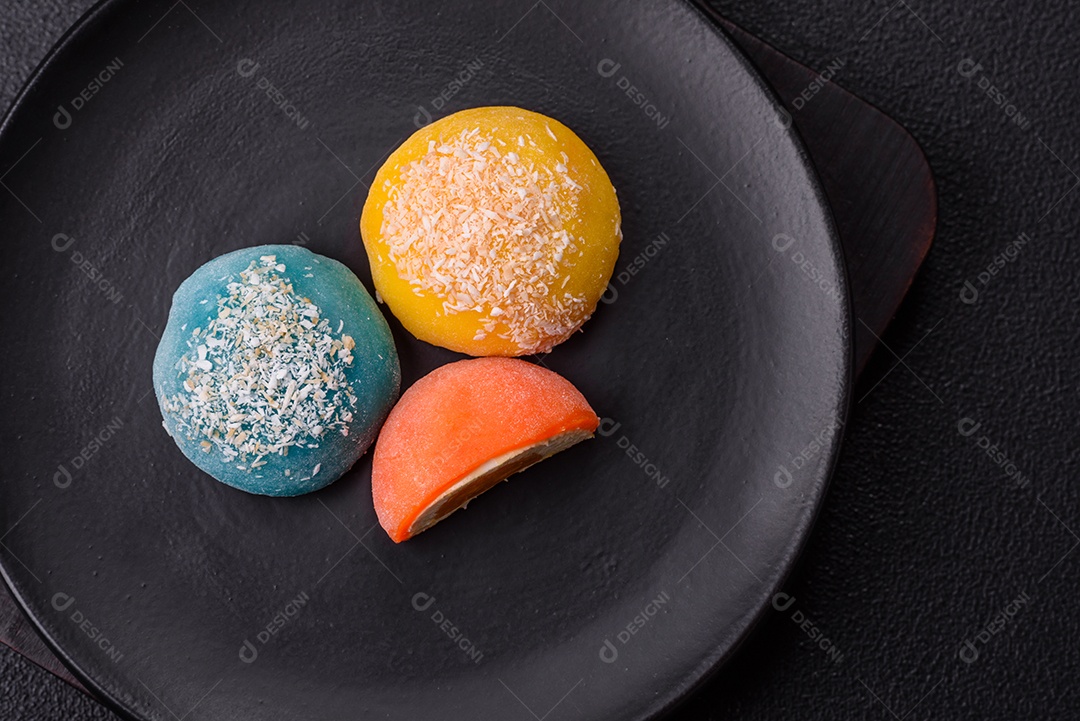 Imagem mostra dois bolinhos de arroz