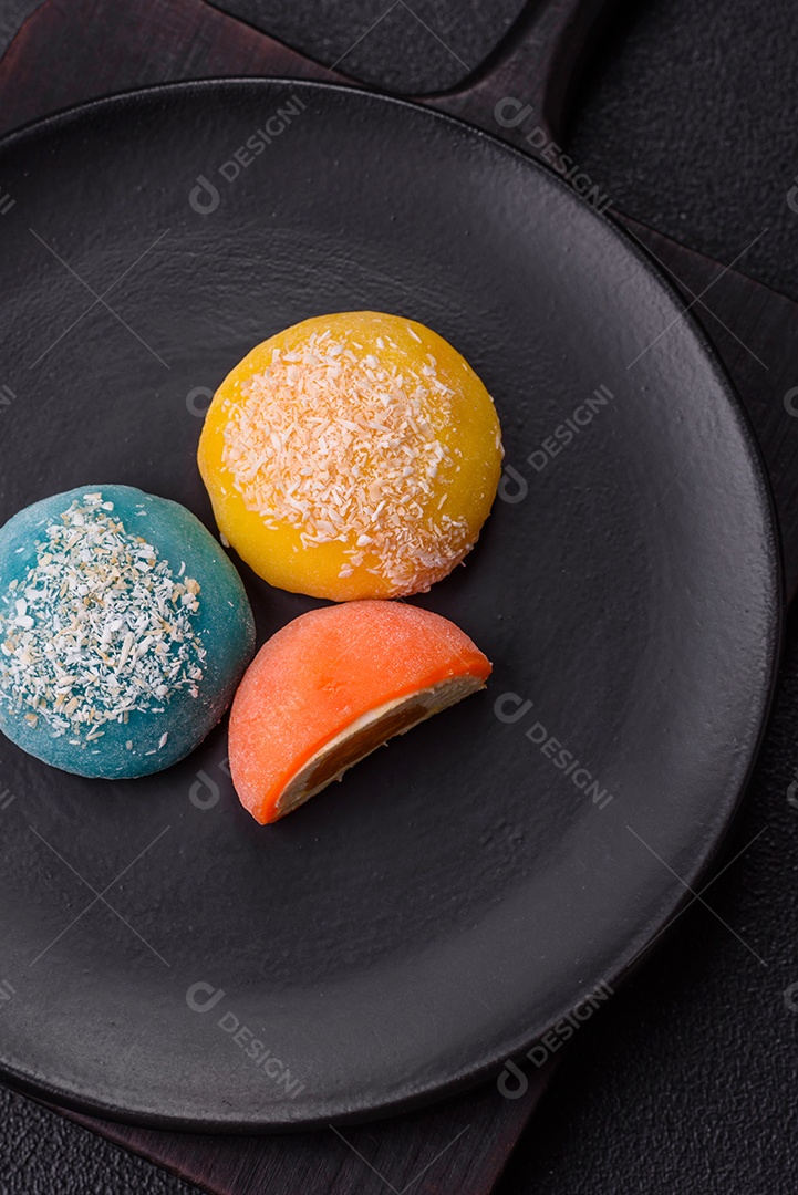 Imagem mostra dois bolinhos de arroz