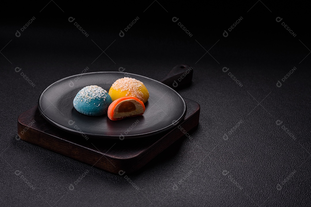 Imagem mostra dois bolinhos de arroz