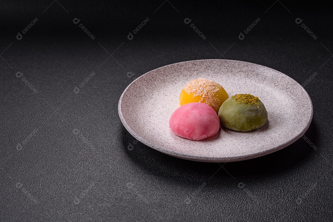 Imagem mostra dois bolinhos de arroz