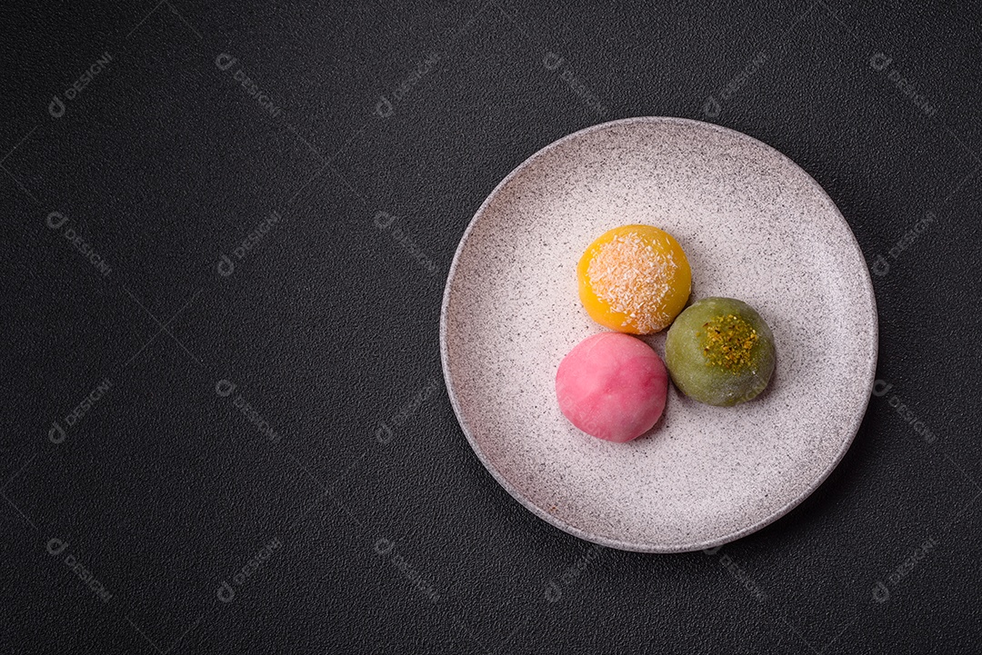 Imagem mostra dois bolinhos de arroz