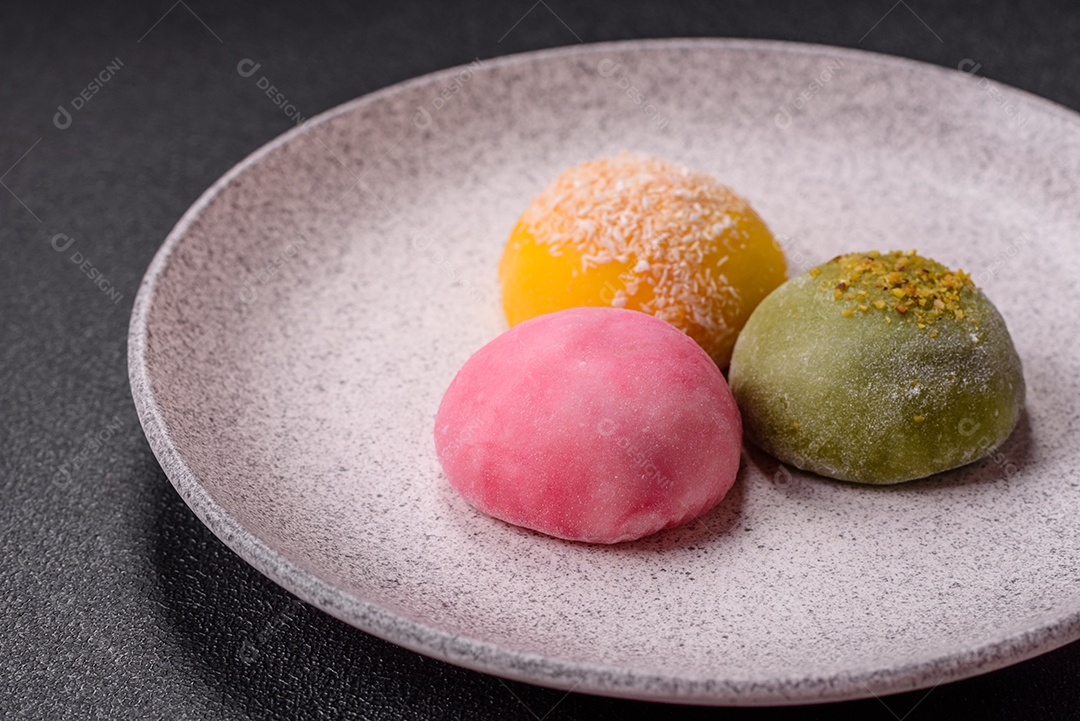 Imagem mostra dois bolinhos de arroz