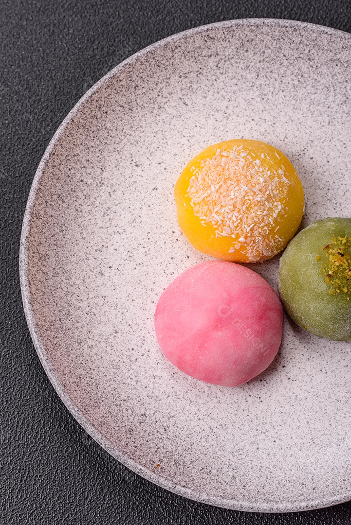 Imagem mostra dois bolinhos de arroz