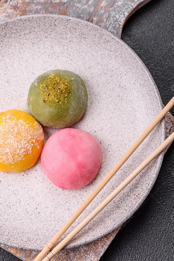 Imagem mostra dois bolinhos de arroz