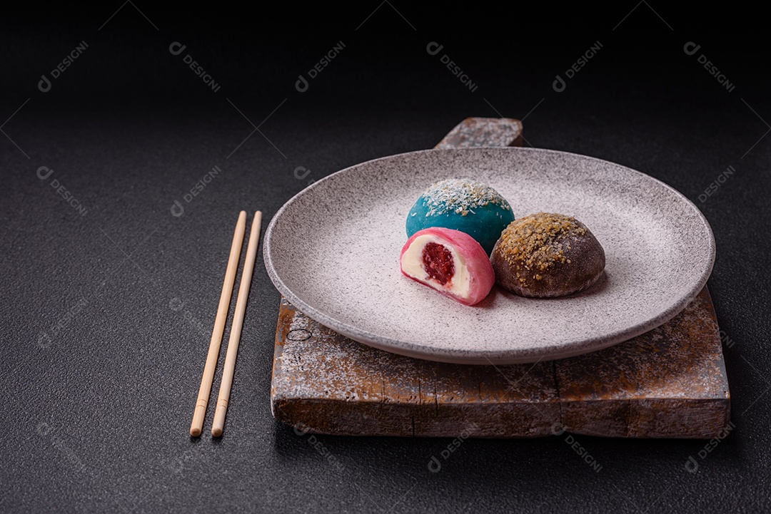 Imagem mostra dois bolinhos de arroz