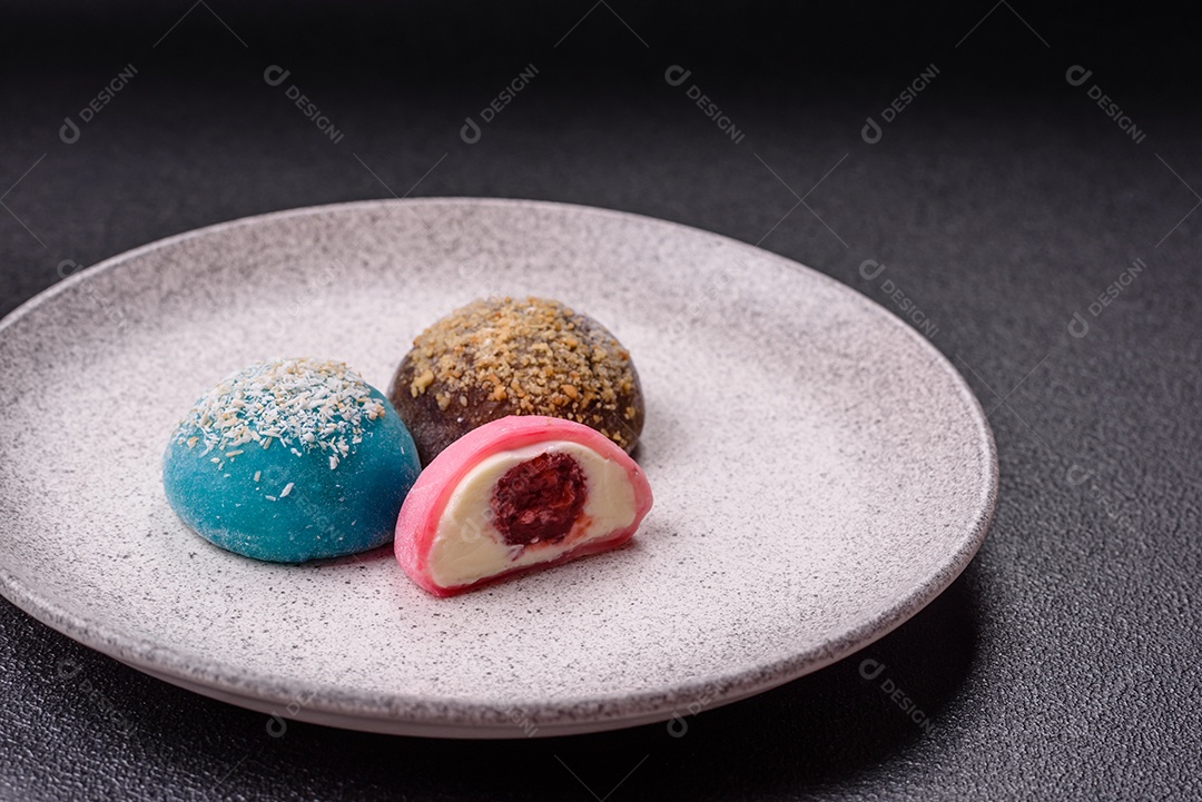 Imagem mostra dois bolinhos de arroz