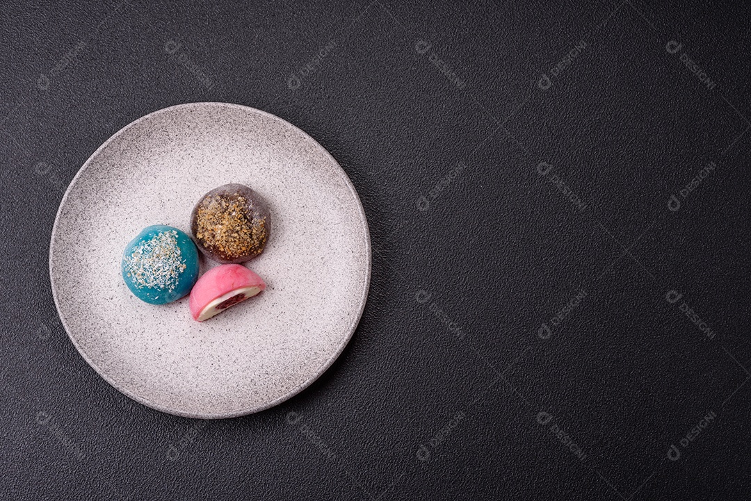 Imagem mostra dois bolinhos de arroz