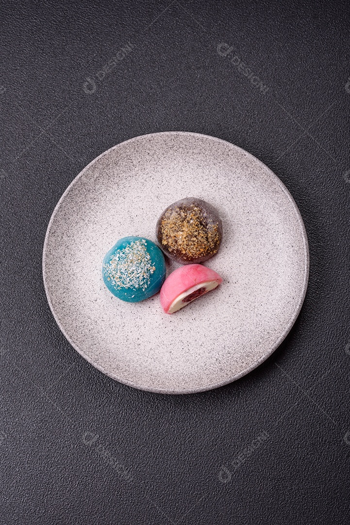 Imagem mostra dois bolinhos de arroz