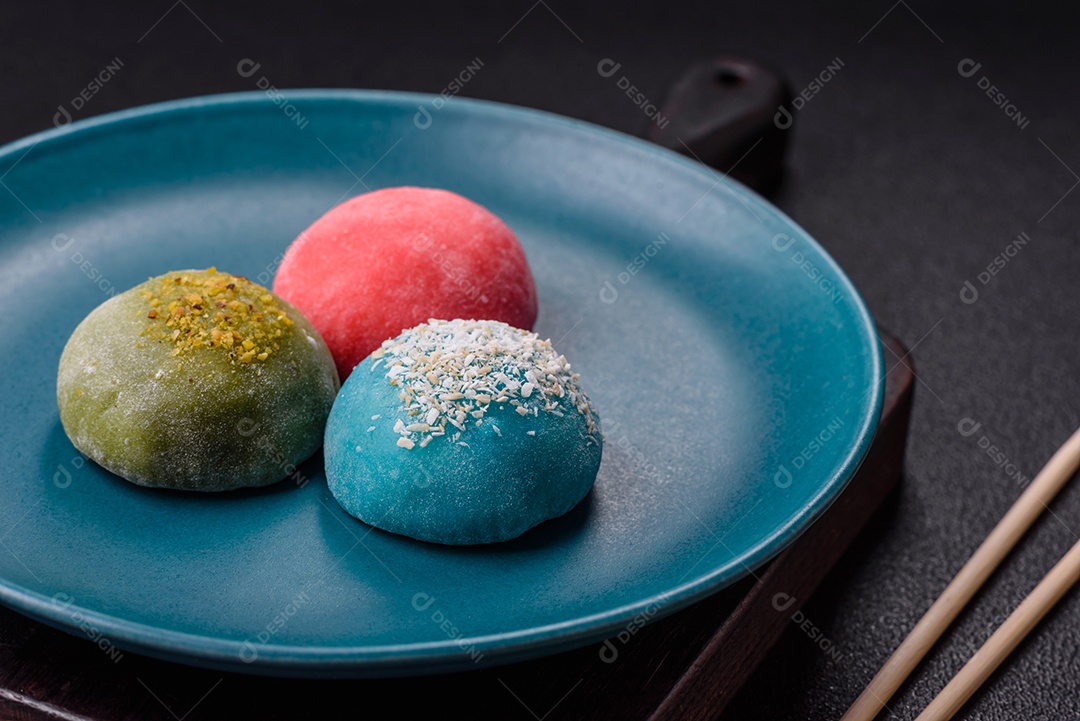 Imagem mostra dois bolinhos de arroz