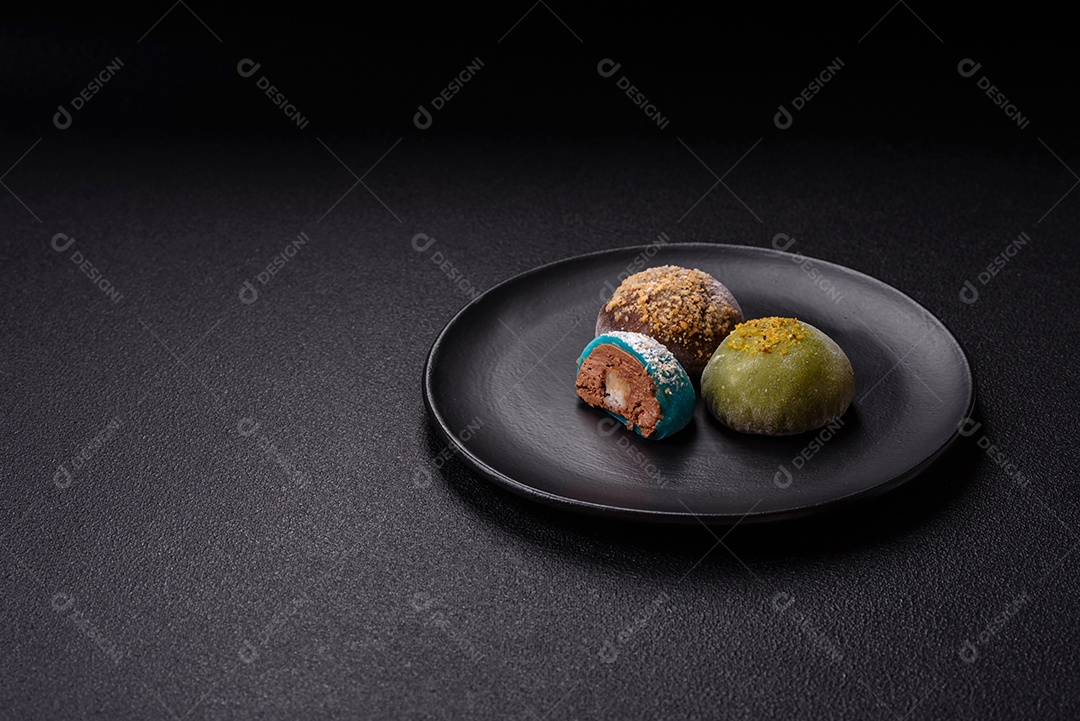 Imagem mostra dois bolinhos de arroz